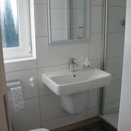 بيت ريفي Gaestehaus Am Flughafen *