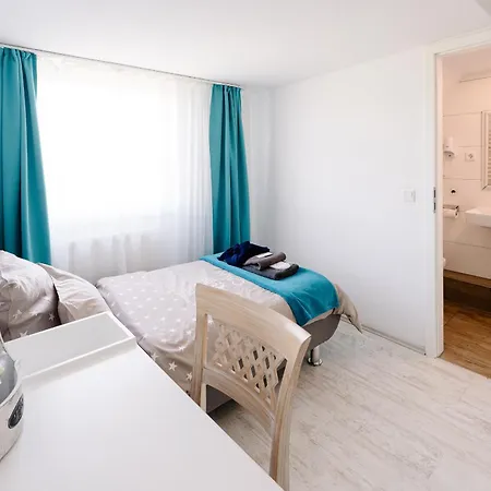 Gaestehaus Am Flughafen بيت ريفي