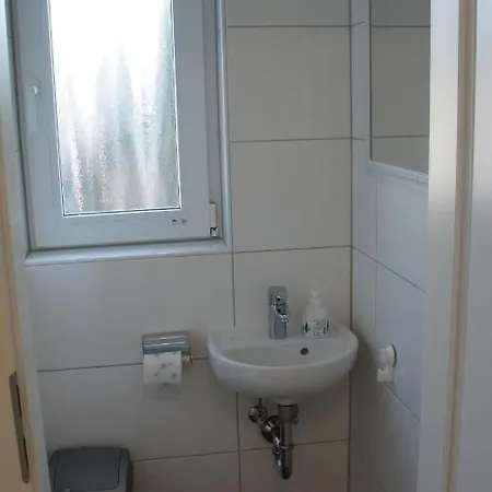 Gaestehaus Am Flughafen Penzion Düsseldorf